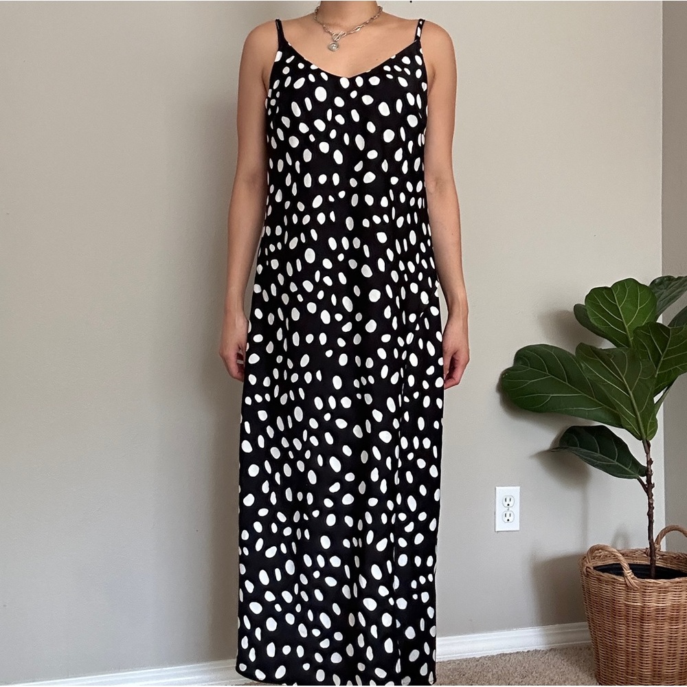 Flowy black midi dress with polka dots and slit